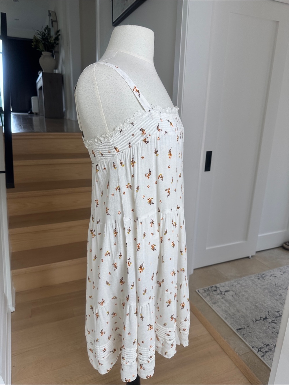 Kivari White Floral Tiered Mini Dress Size US 6 Boho Cottagecore - Picture 2 of 4